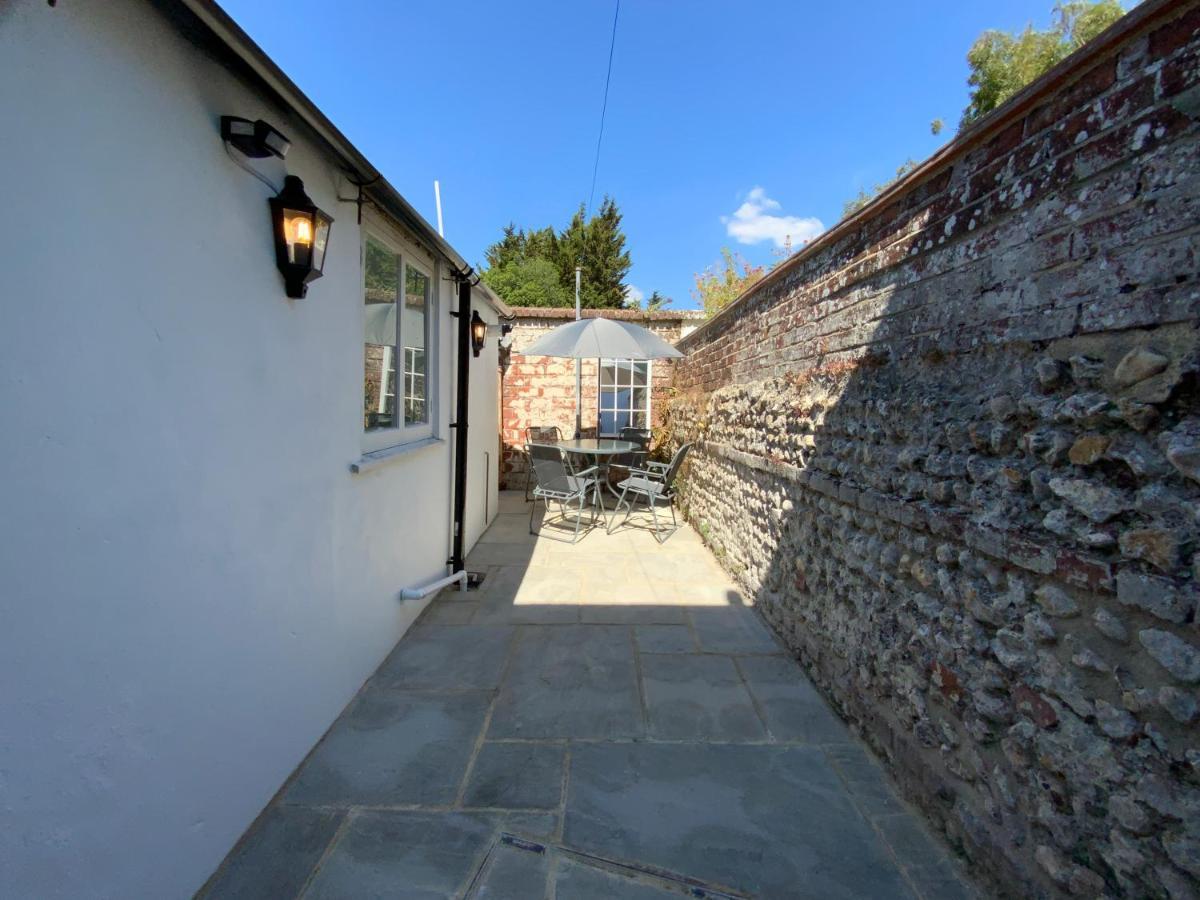 Charming Cottage Mins From Chichester City Centre Exterior foto